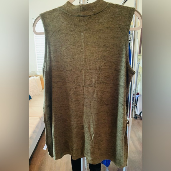 Green sleeveless tunic with open sides, XL - Picture 2 of 3
